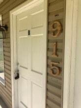 Building Photo - 915 W 56th St