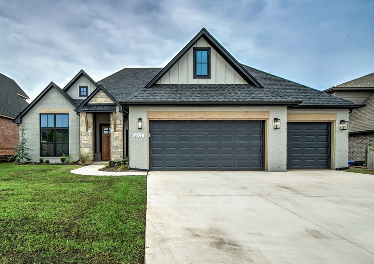 Foto principal - Stunning 4 Bedroom/2.5 Bathroom Home in Gated Community ~Built in 2023~