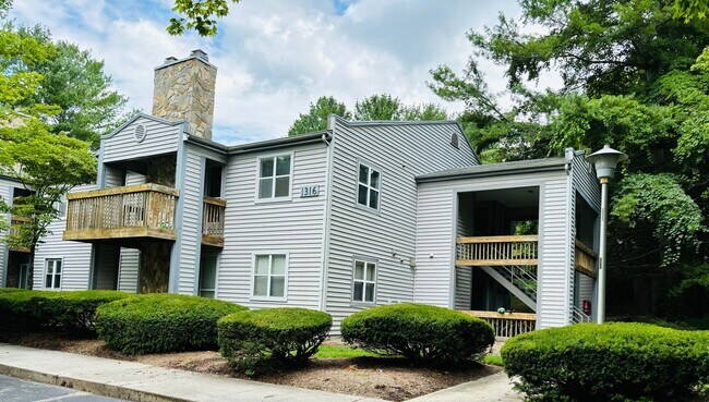 Foto del edificio - 1316 Henry Ln