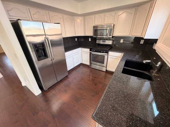 Building Photo - Spacious 4 Bdm 2.5 Ba North Phoenix Home with Loft & Covered Patio *NO Carpets*