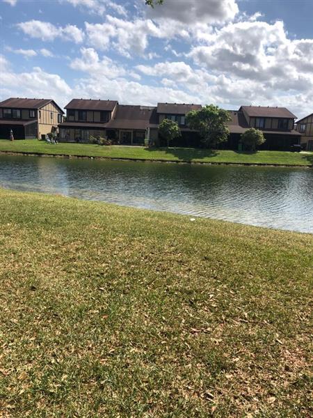 Foto del edificio - 9060 NW 45th Ct