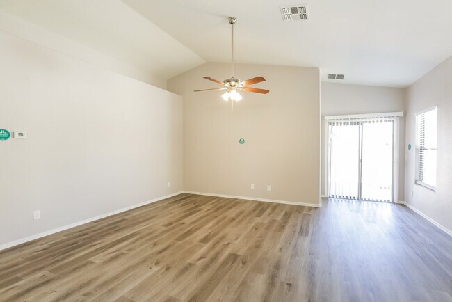 Foto del edificio - 6350 W Hilton Ave