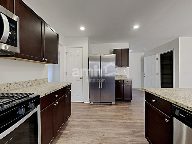 Foto del edificio - 5228 Silver Springs Dr