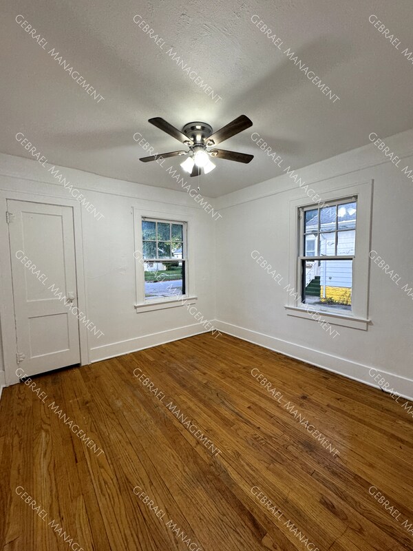 Building Photo - 2522 Paducah St