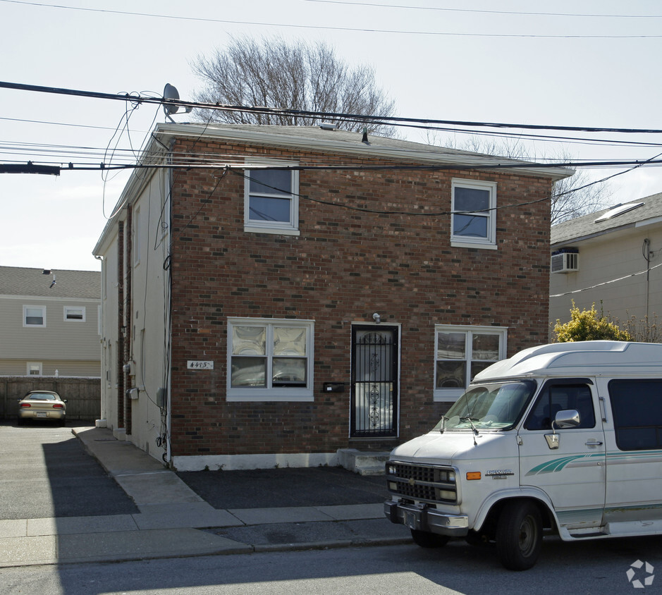 Primary Photo - 4415 Broadway