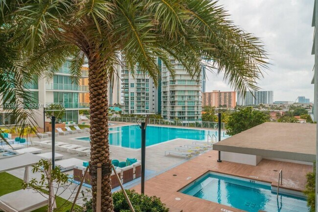 Foto del edificio - 330 Sunny Isles Blvd
