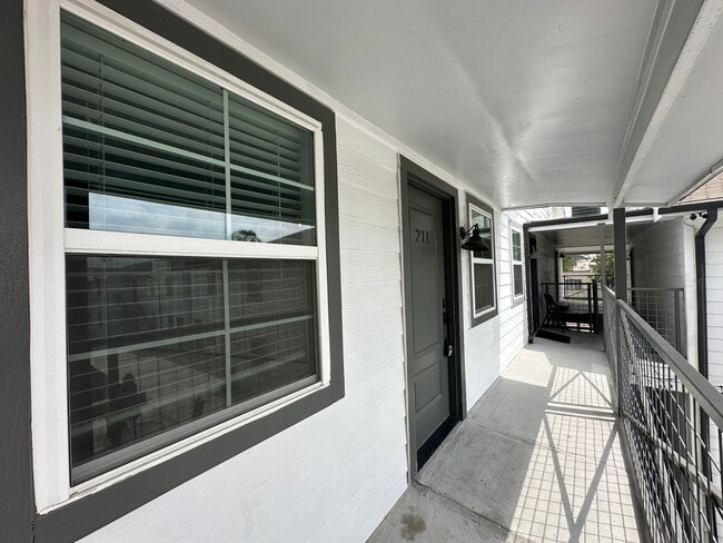 Building Photo - 4633 Fairmount St