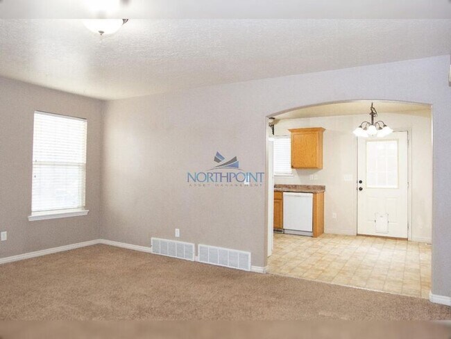 Foto del edificio - 3424 Newland Loop