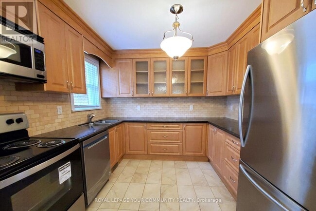 Building Photo - 76 Amesbury Dr