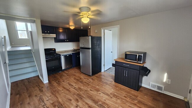 Building Photo - Row home with stainless appliances, centra...