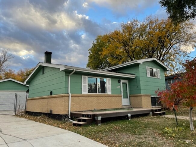 Building Photo - 387 S Queen Cir