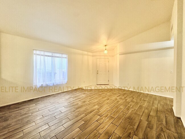 Foto del edificio - 9073 E Muleshoe St