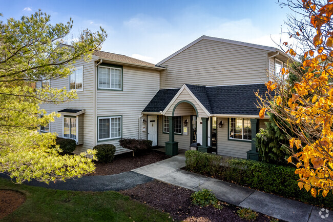 Clubhouse Entrance - Hunters Lake Apartments