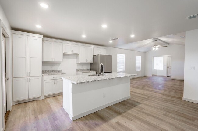 Foto del edificio - New Construction 3 bed / 2 bath in Elm Meadows