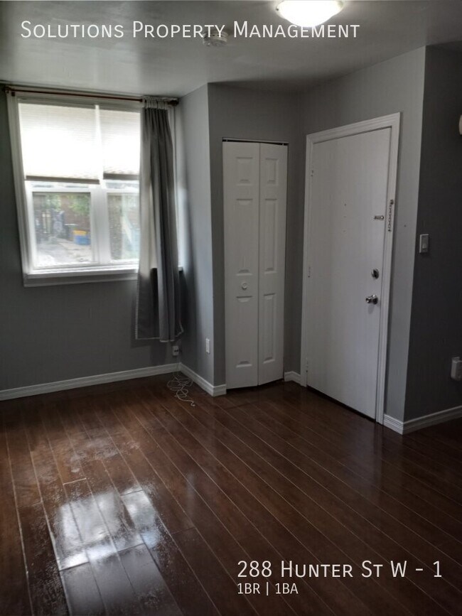 Photo du bâtiment - Cozy & Updated 1-Bedroom Apartment on a Charming Tree-Lined Street