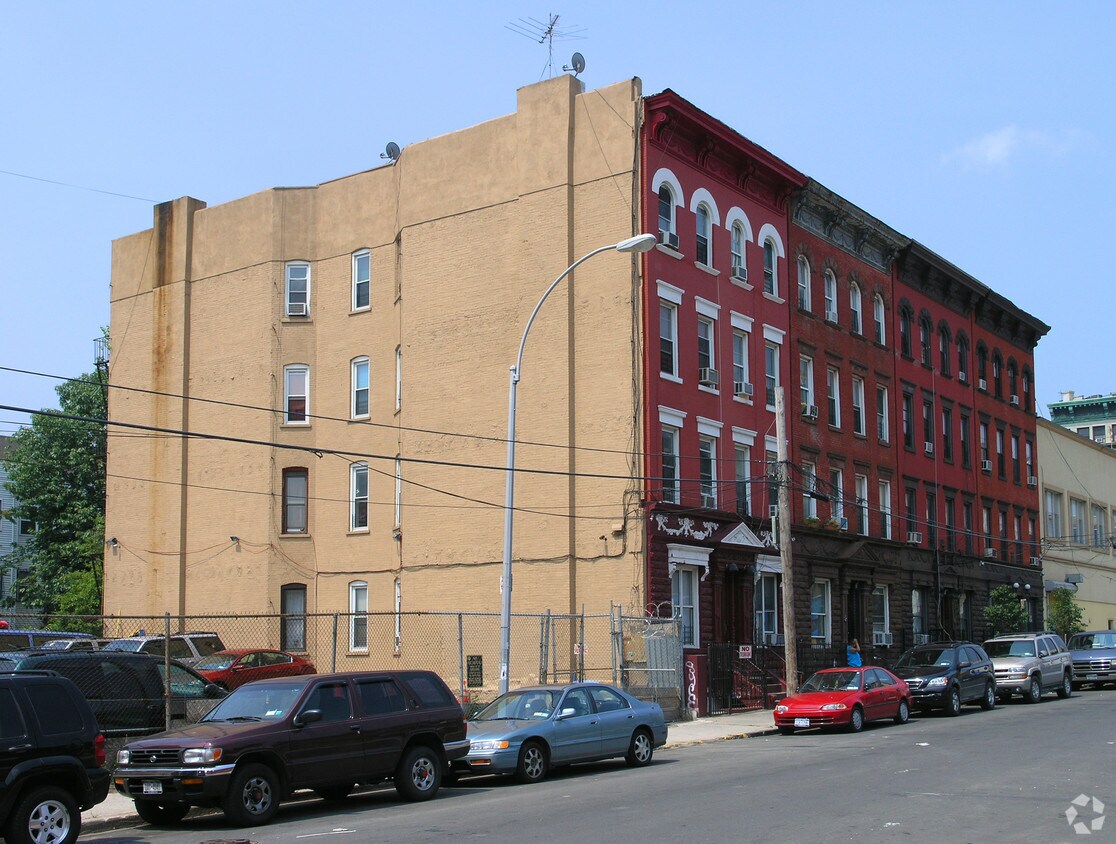 Primary Photo - 420 E 148th St