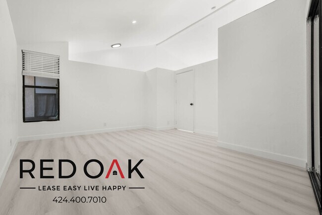 Building Photo - 1 MONTH FREE! Fabulous One-Bedroom with Va...