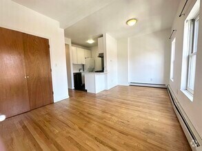 Building Photo - 213 8th St