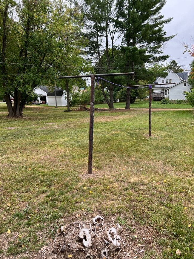 Building Photo - Charming 2 Bedroom and 1 Bath House Availa...