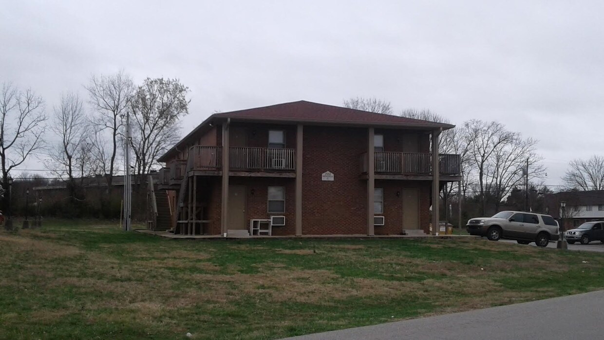 Building Photo - 2050 Rockcreek Dr