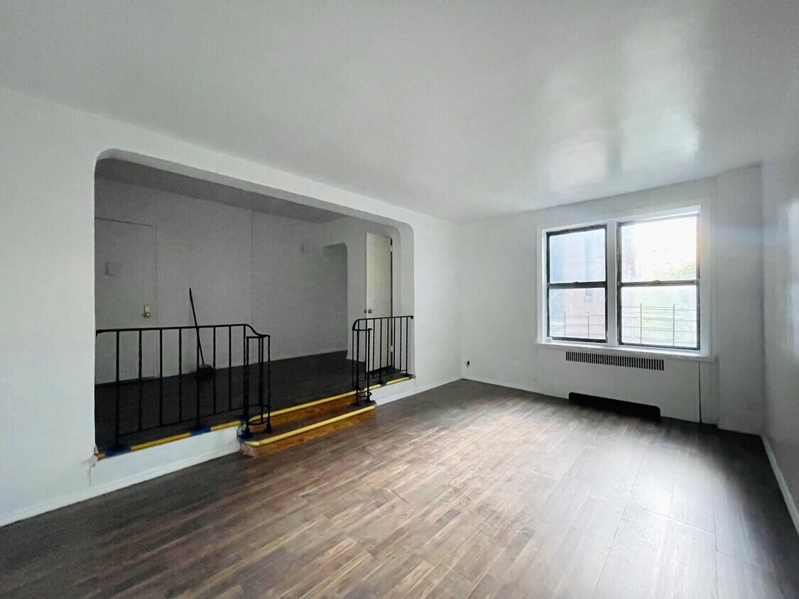325 E 176th St Unit 2C, The Bronx, NY 10457 Room for Rent in The