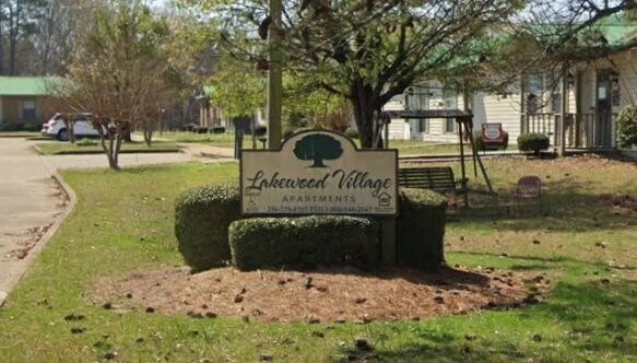 Foto del edificio - 4350 Lakewood Ct