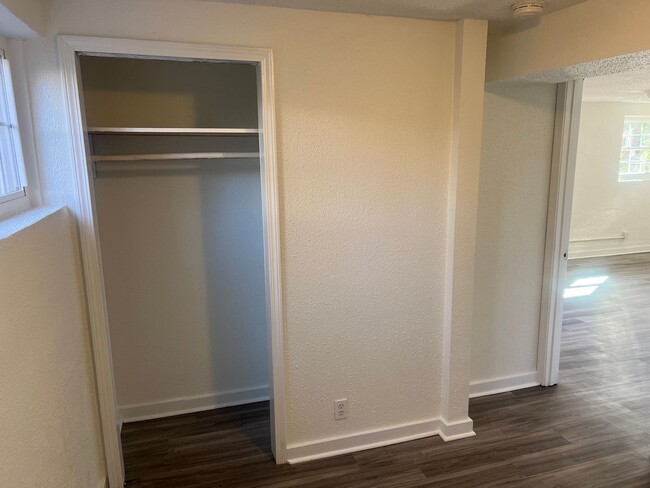 Foto del edificio - Newly Remodeled 2 Bedroom 1 Bath  *Water I...