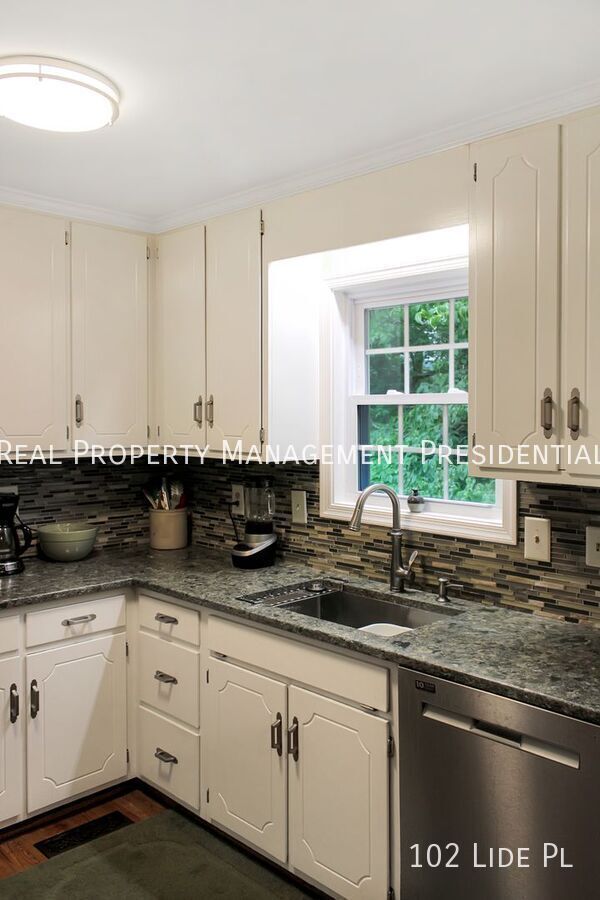 Building Photo - 102 Lide Pl