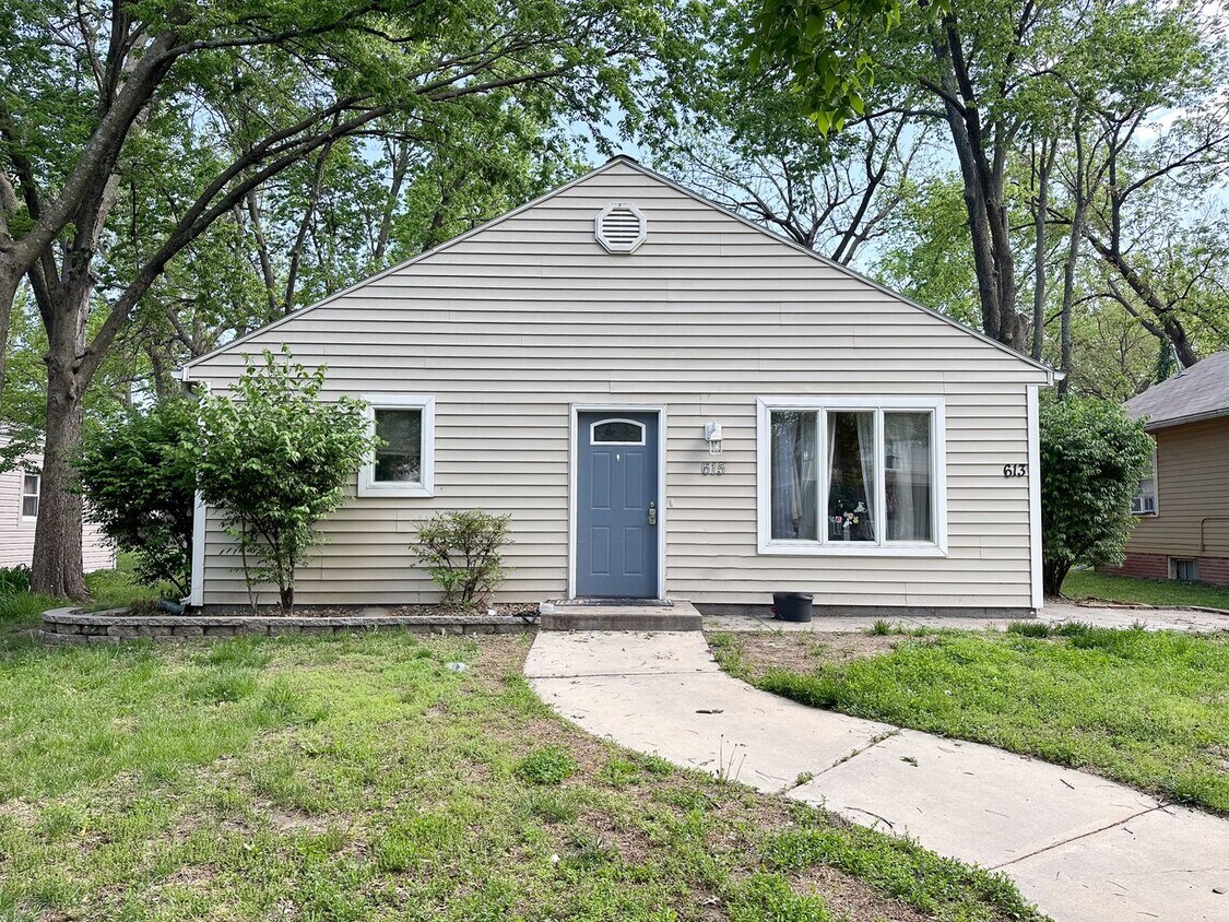 615 Moro St, Manhattan, KS 66502 House Rental in Manhattan, KS
