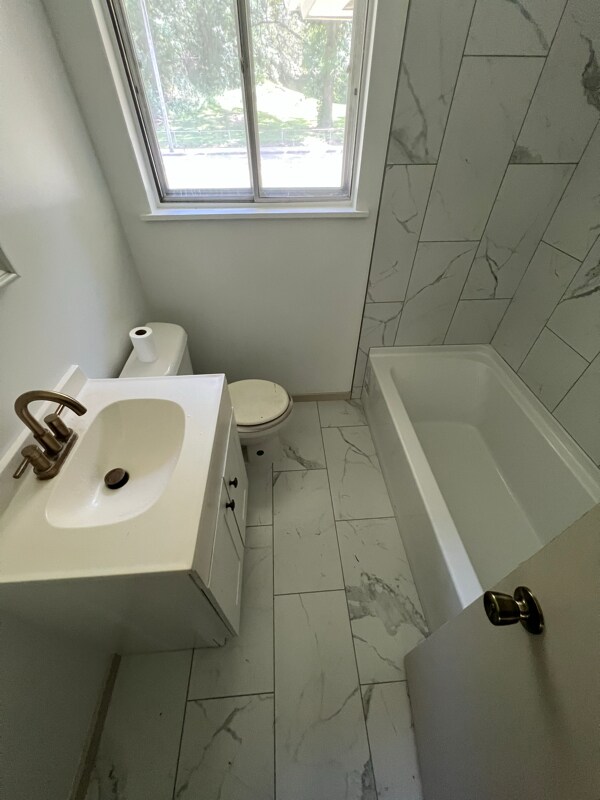 Building Photo - 4120 Brookline Dr