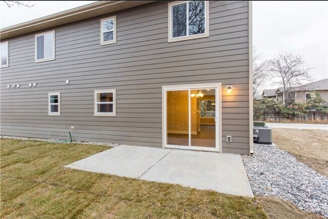 Foto del edificio - Check out this adorable townhome!