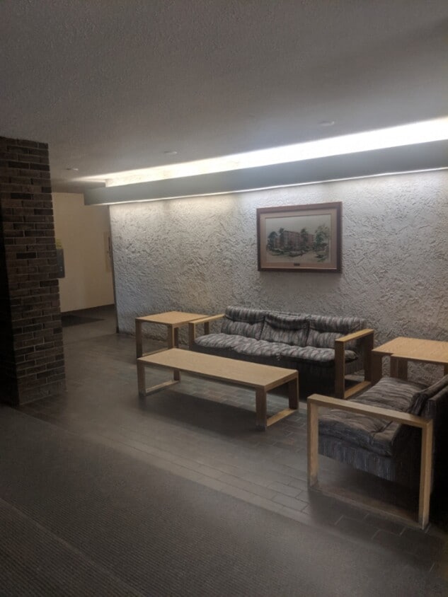 Building Photo - 0 Bed 1 Bath Unit in Edmonton, AB