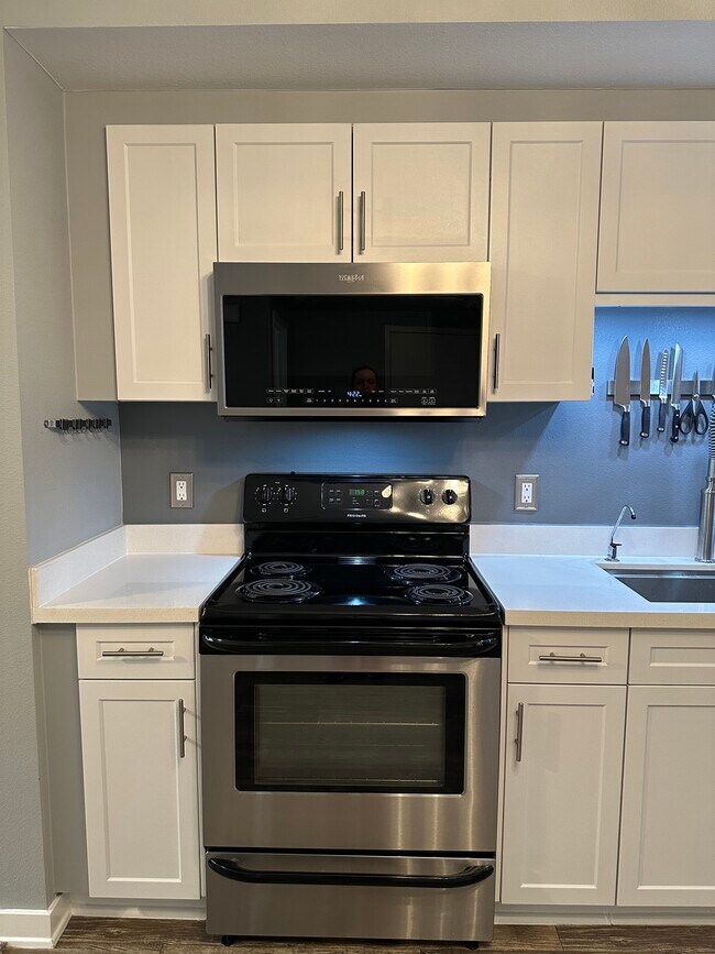 Building Photo - 12655 Bluff Creek Dr