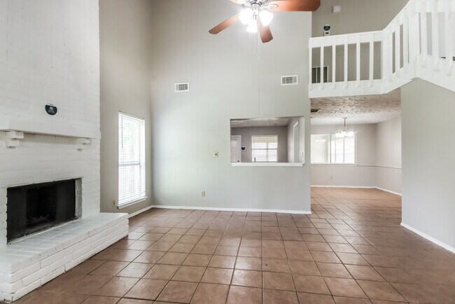 Building Photo - 10618 Plum Lake Dr