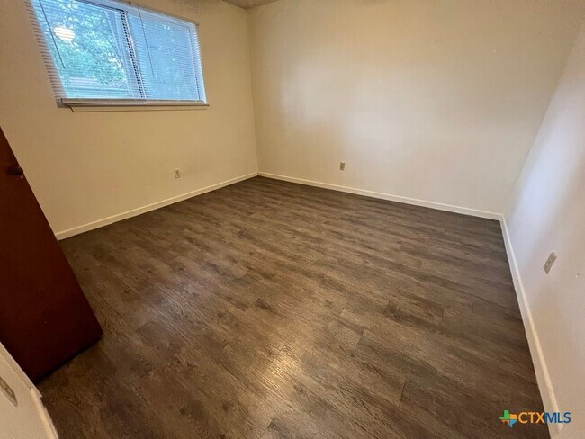 Foto del edificio - 511 W Hutchison St