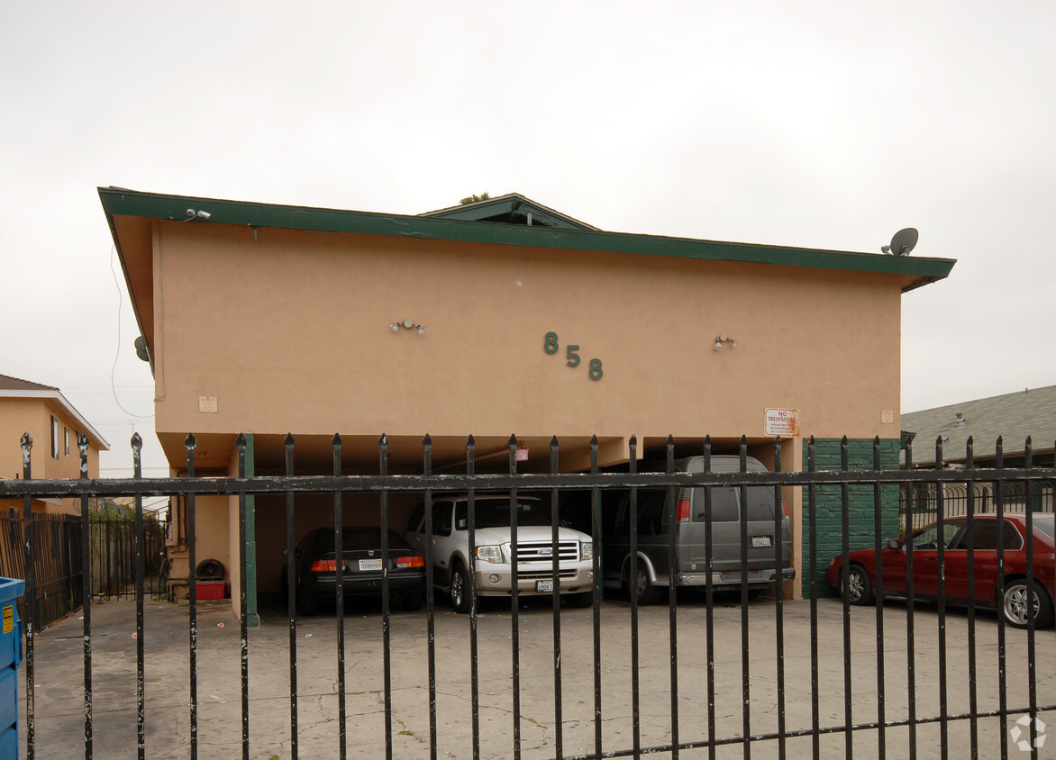 Building Photo - 858 W 80th St