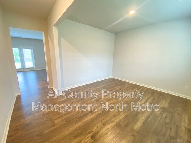 Building Photo - 102 Oaktree St