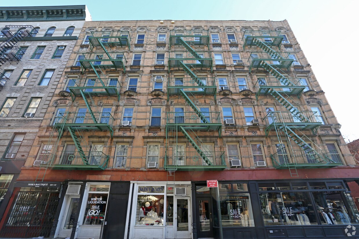 Building Photo - 317-321 Bleecker St
