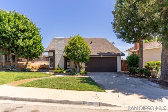 Building Photo - 2310 N Iris Ln