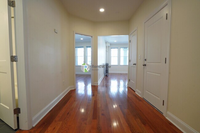 Building Photo - 123 Sutherland Rd