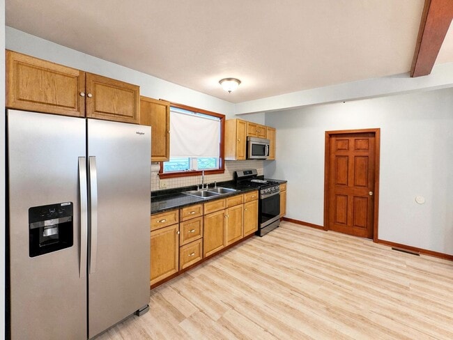 Building Photo - 5 Clarks Ct
