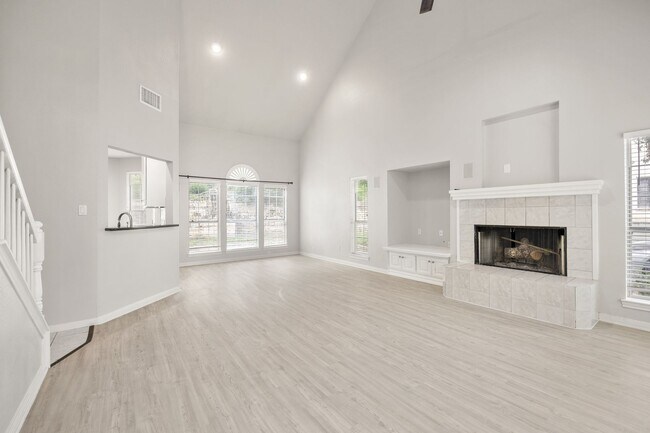 Foto del edificio - Spacious 3 Bed, 2.5 Bath in Prime Lakeway Location