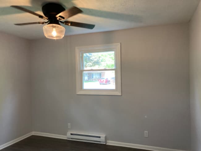 Building Photo - 391 Lynn Dr