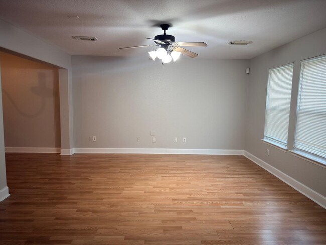 Building Photo - 17610 Manchester Point Ln