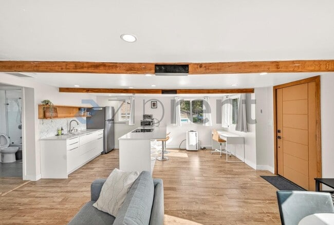 Foto del edificio - 5775 W 74th St