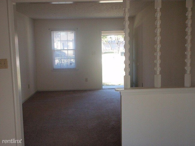 Foto del edificio - 1 br, 1 bath Apartment - 431 Ritter Drive A