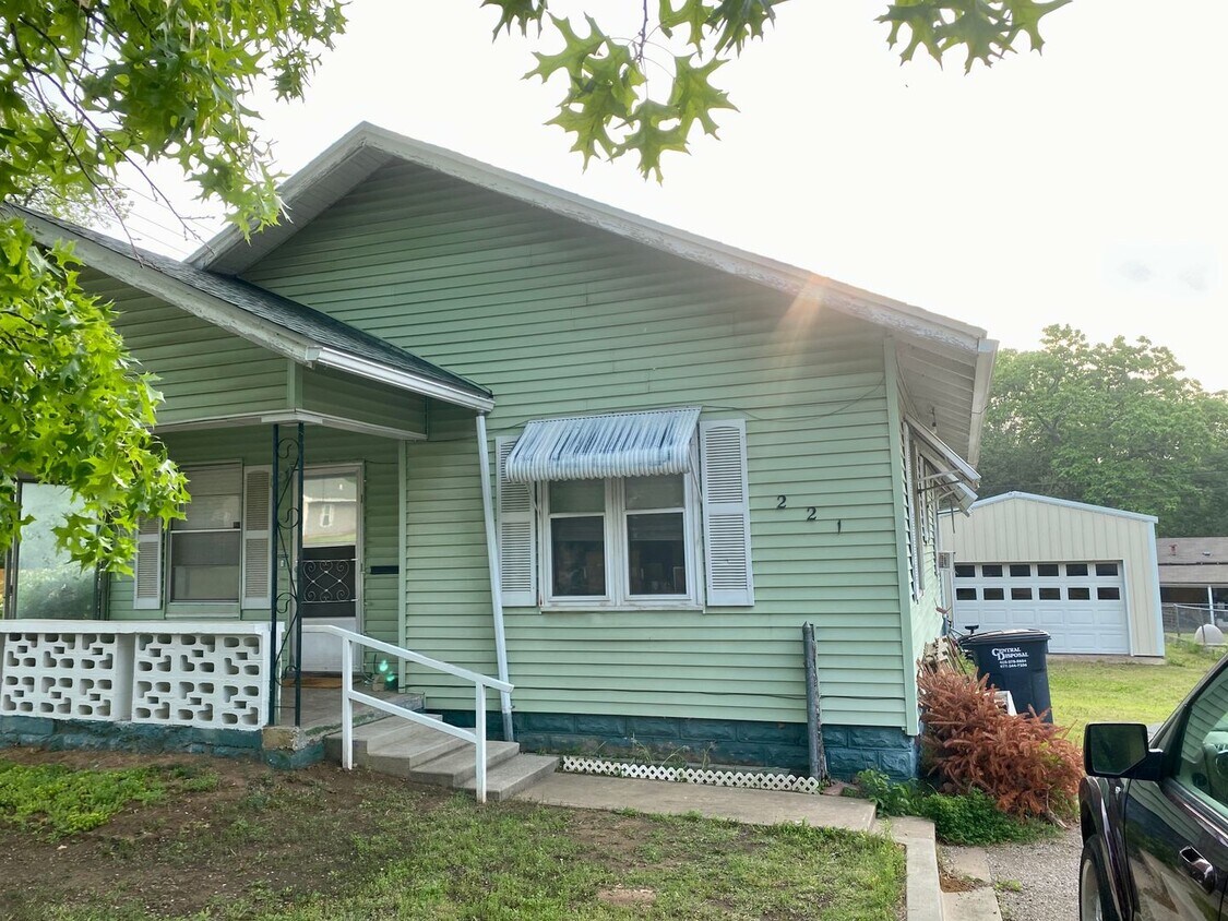 Primary Photo - 2 bedroom 1 bathroom home in Shawnee