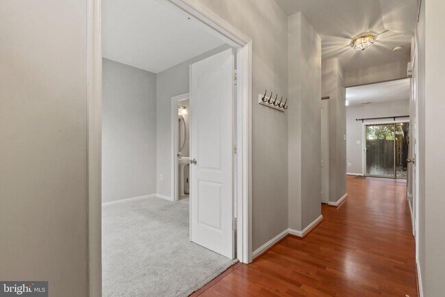 Foto del edificio - 13125 Park Crescent Cir