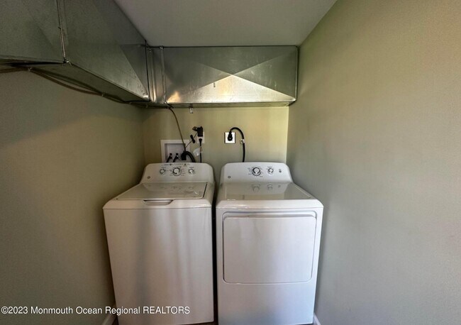 Foto del edificio - 60 Briar Mills Dr