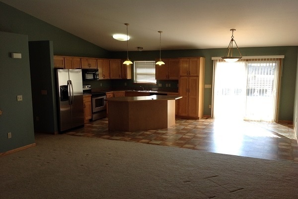 Building Photo - Beautiful 5 bedroom, 3 bathroom Country Home with Barn!